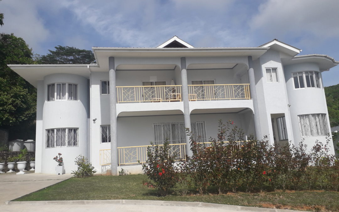 Residence de 4 appartements situe Au cap